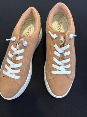 Roxy Tan Platform Lace-Up Sneakers